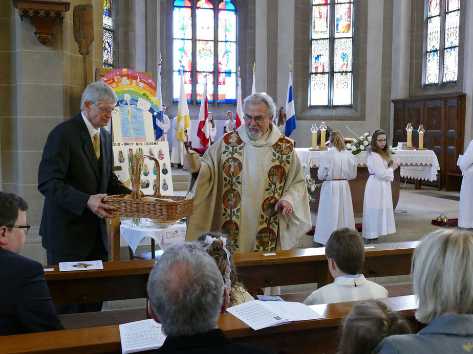 1. Heilige Kommunion in St. Crescentius (Foto: Karl-Franz Thiede)